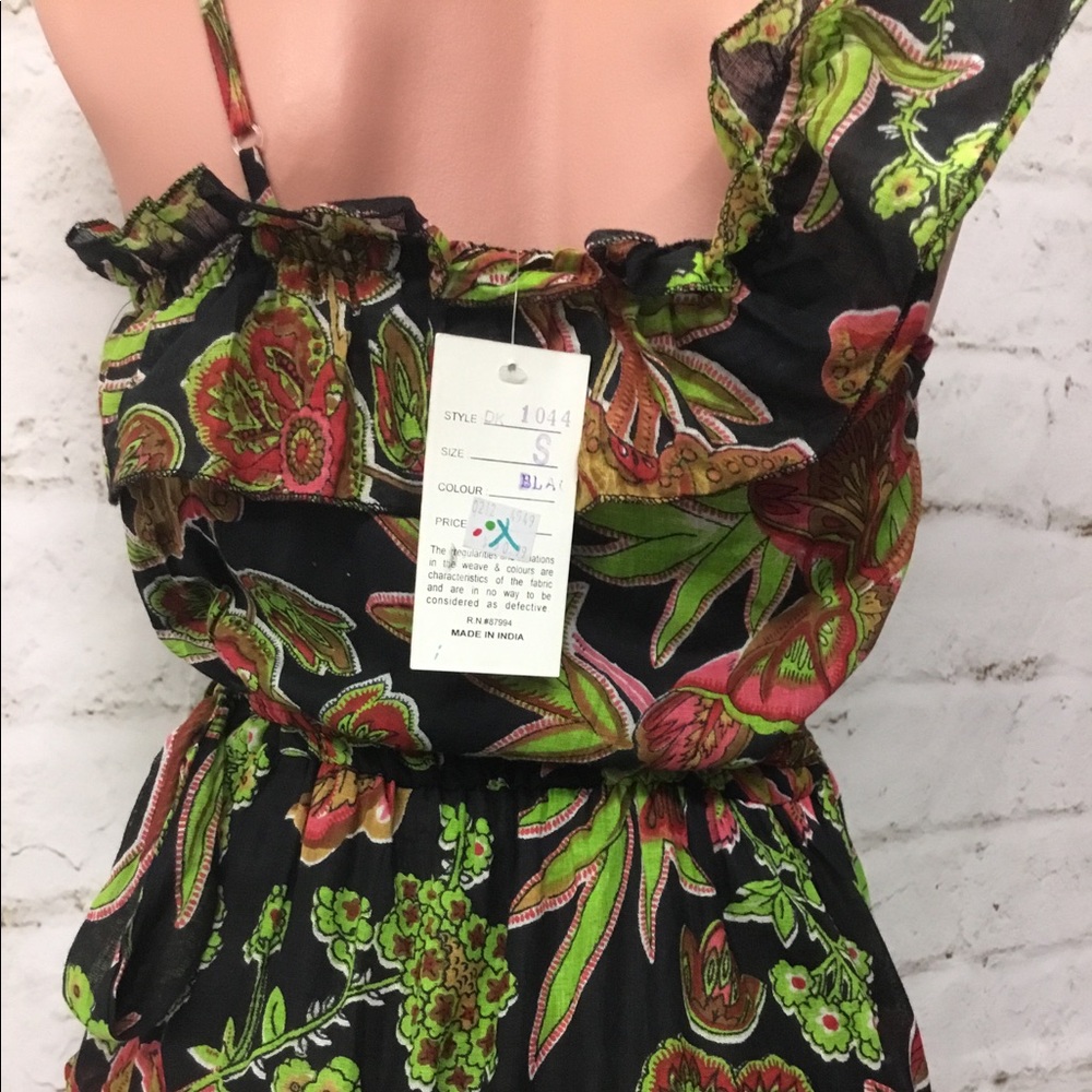 Dress - Picture 7 of 8